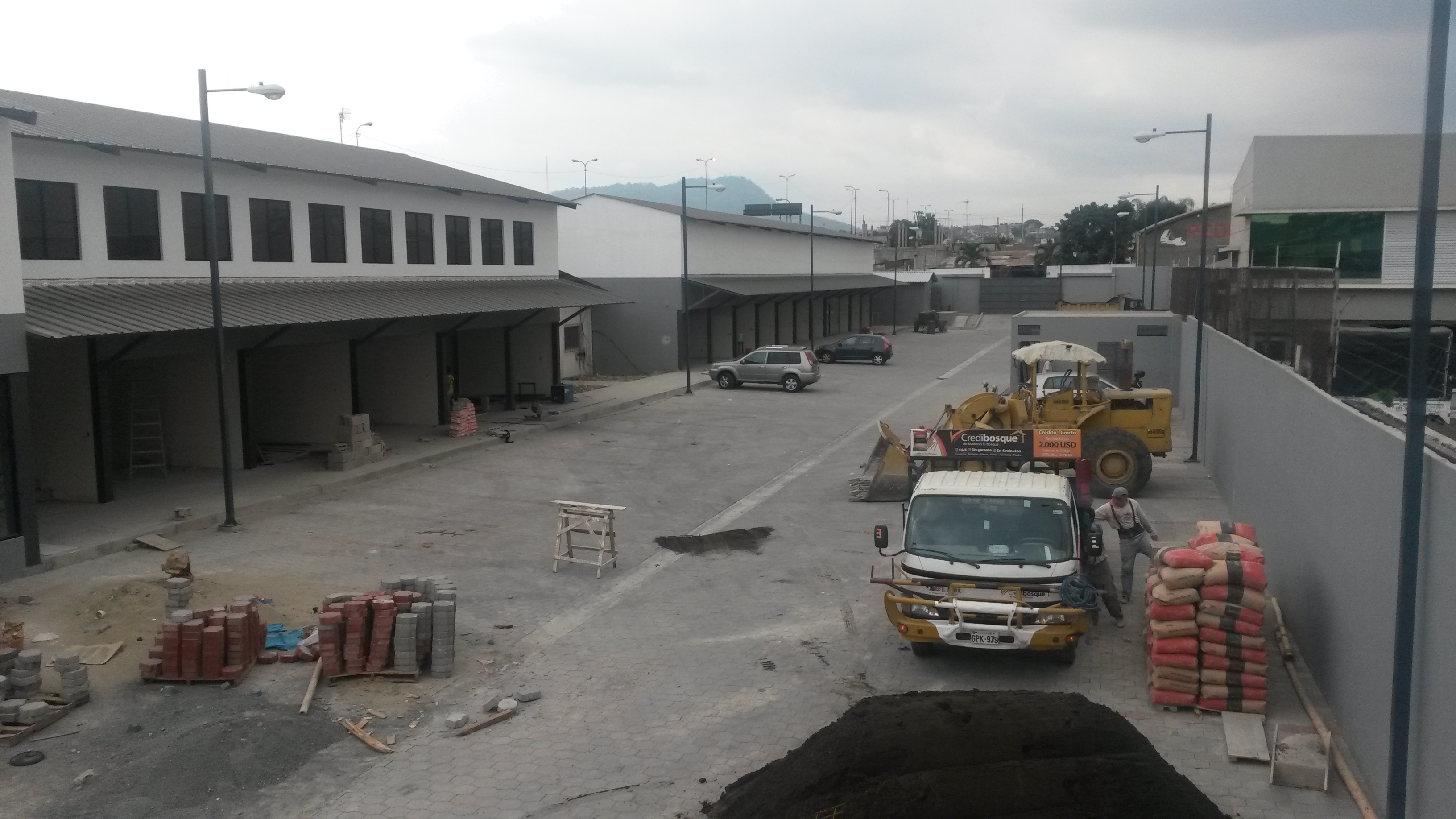 Complejo comercial construido por COGUCO S.A. en Guayaquil