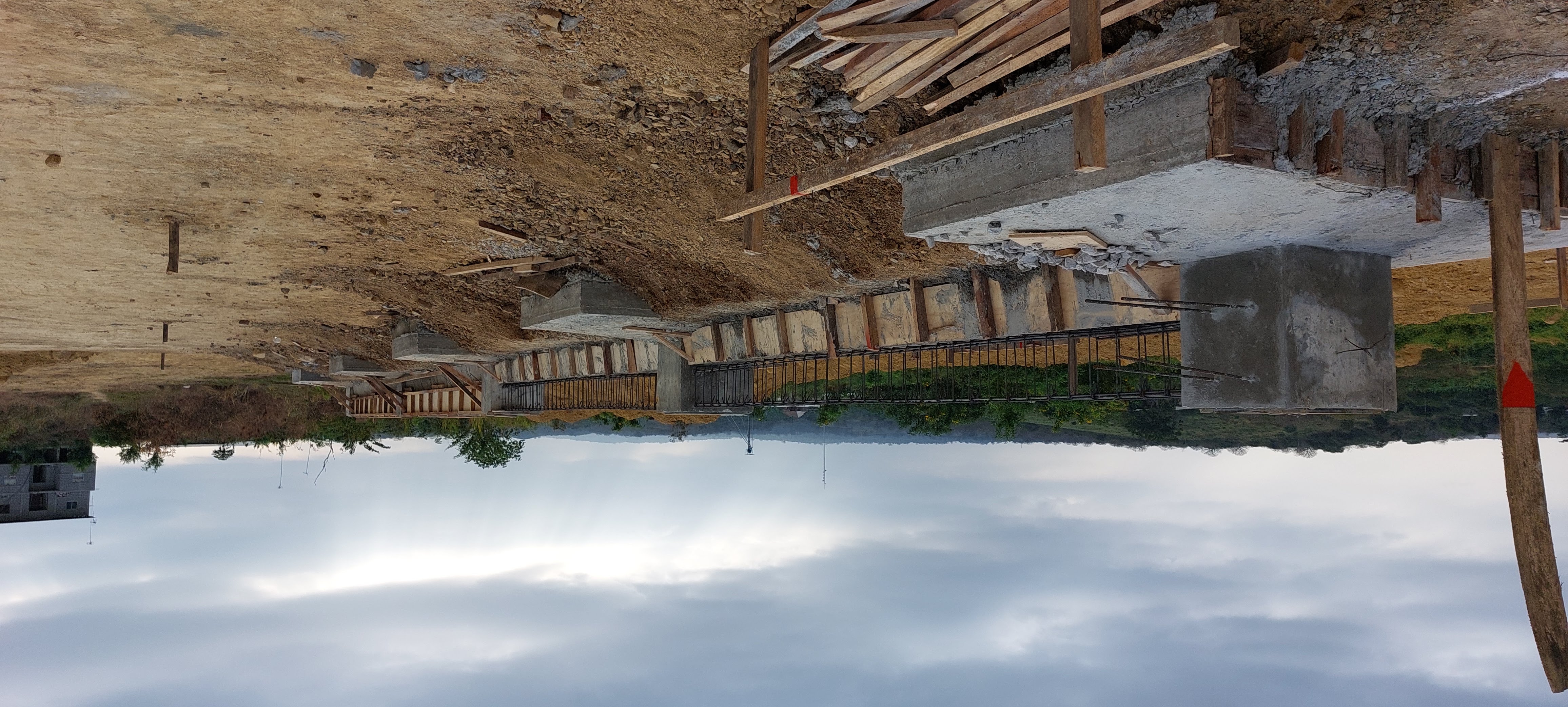 Cimentaciones con pedestales y armadura de hierro