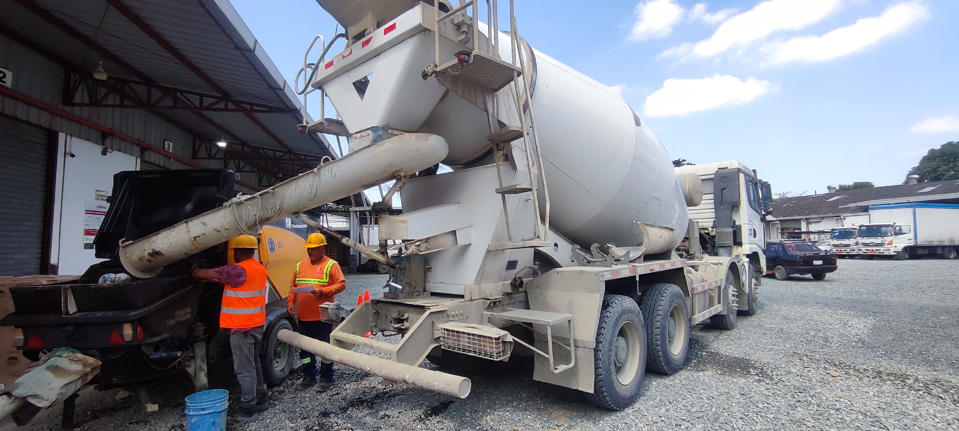 Mixer de concreto y fundición en sitio