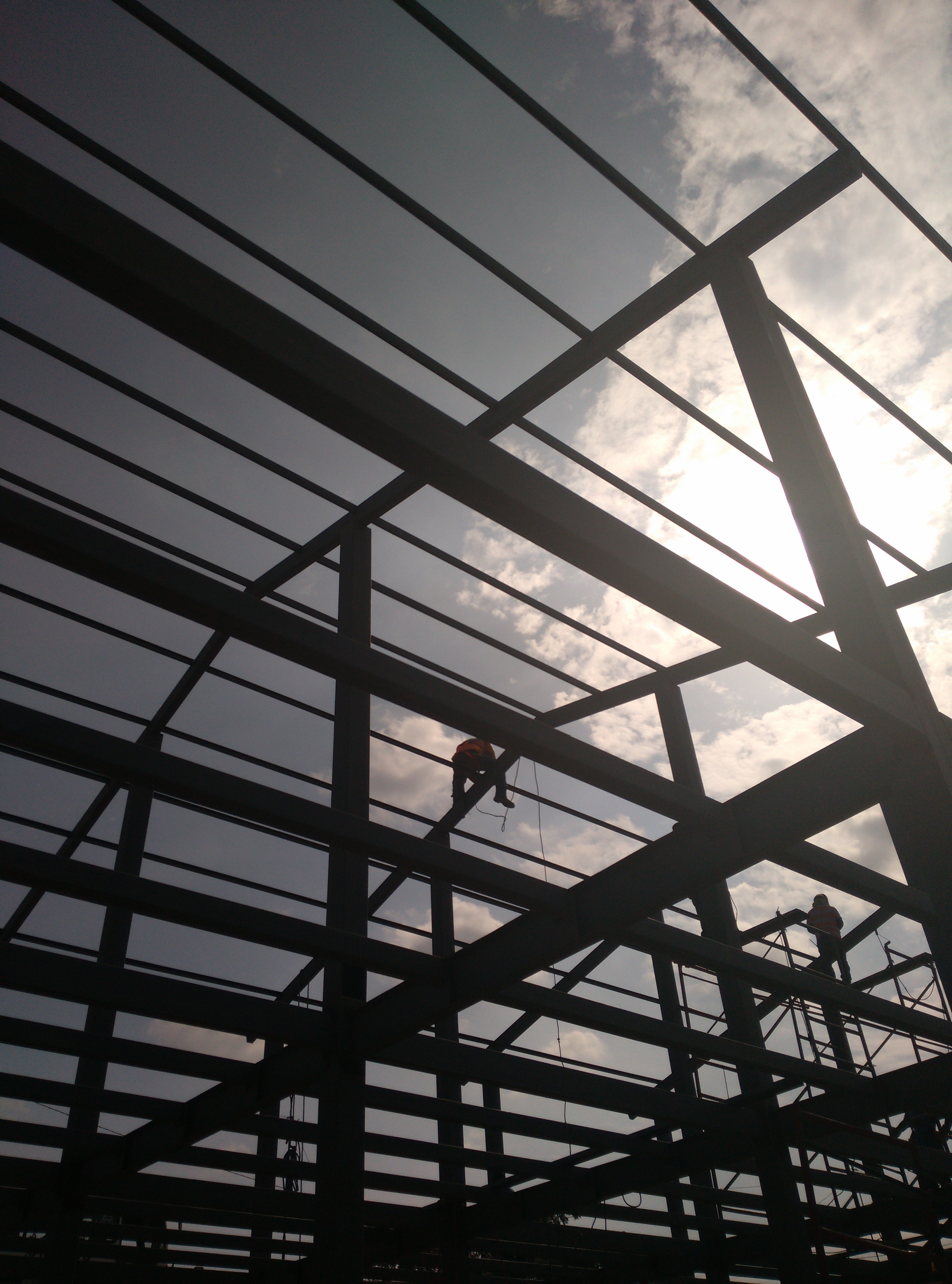 Estructura metálica en construcción