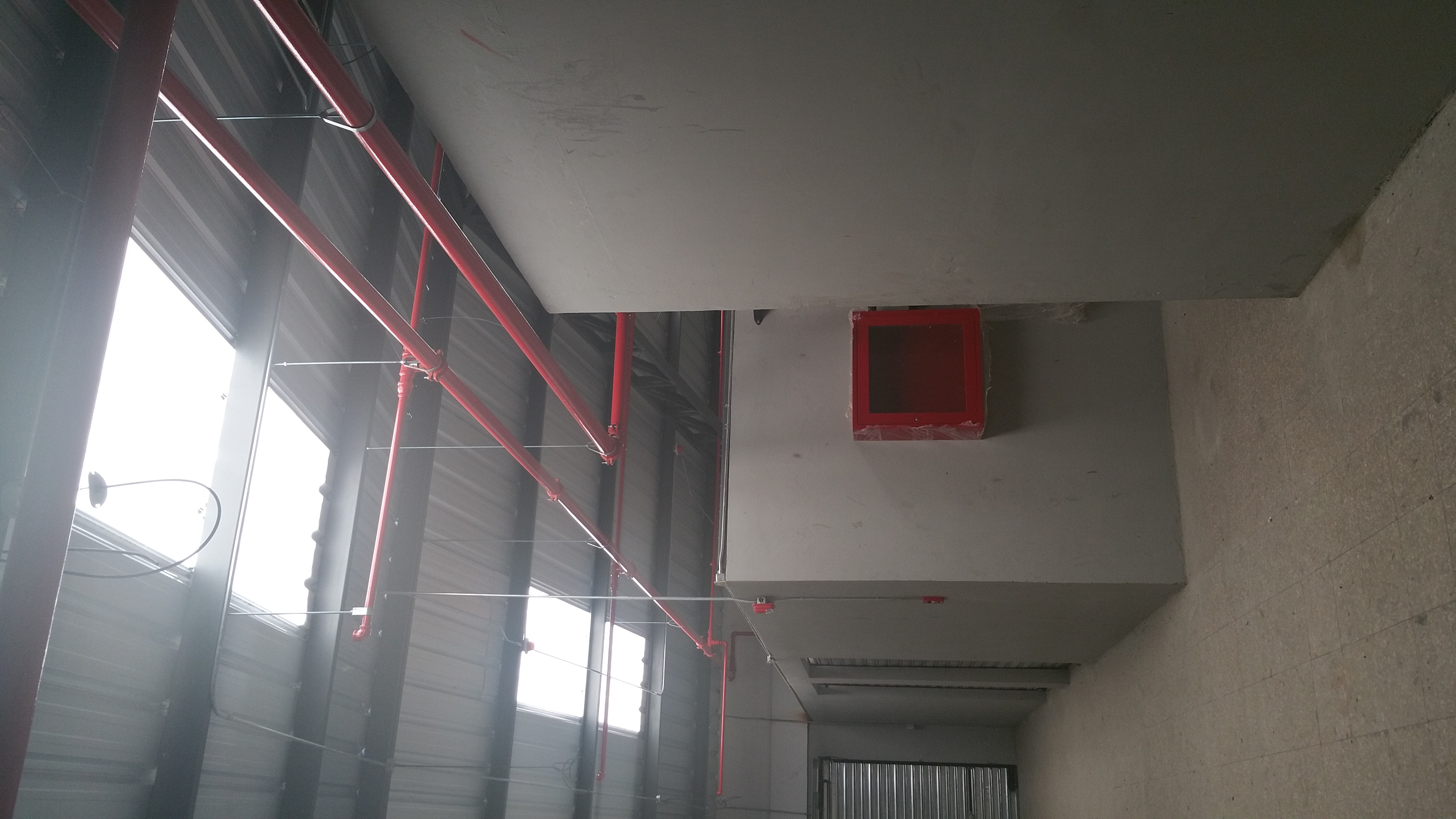 Sistema contra incendios y bodegas interiores