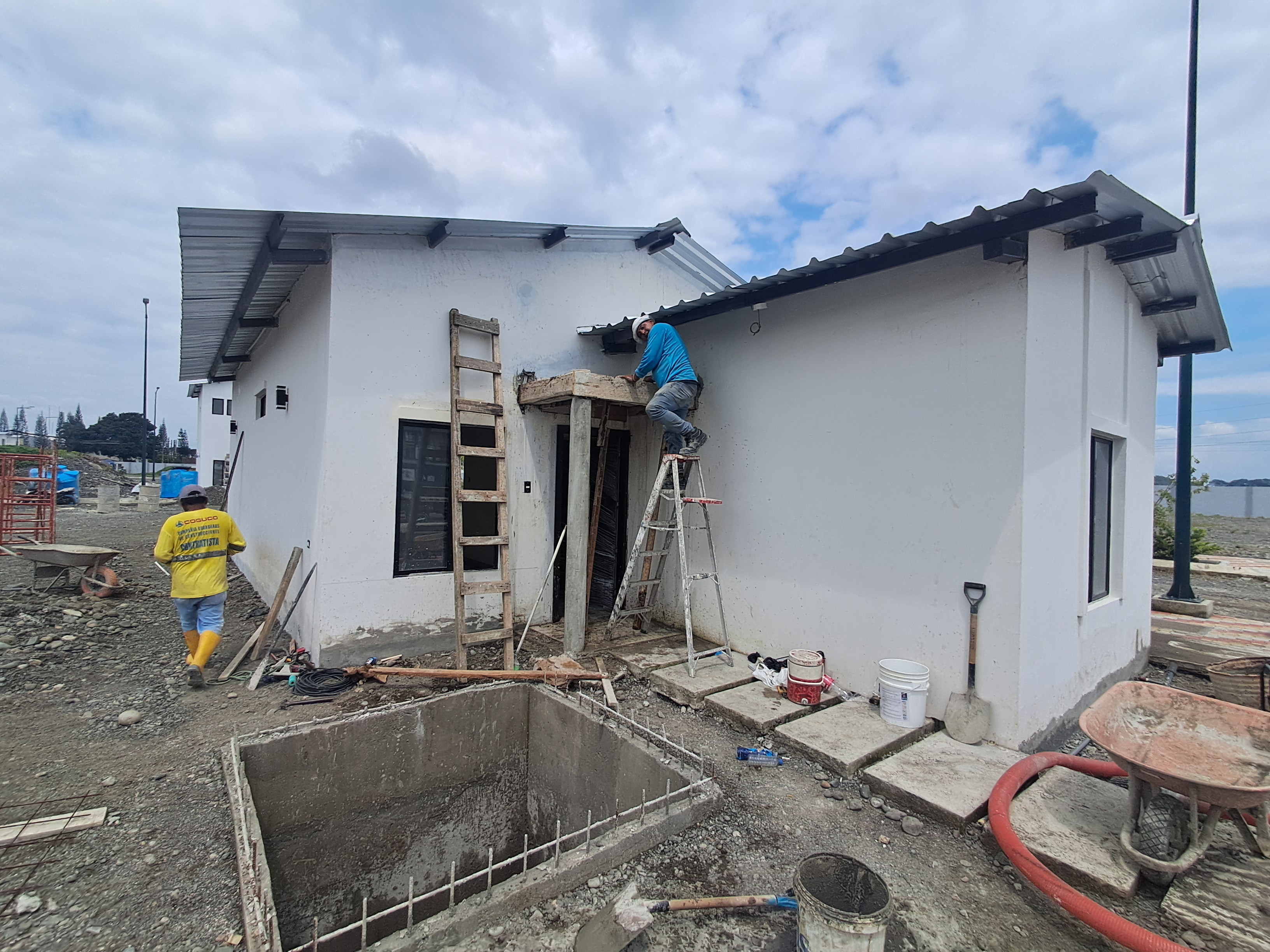 Villa 1 piso con trabajadores COGUCO y cisterna